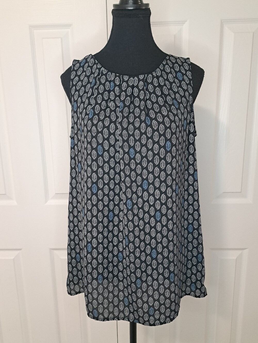 Loft Outlet Print Blouse Black Blue White Medium Feminine Sleeveless Flowy Light